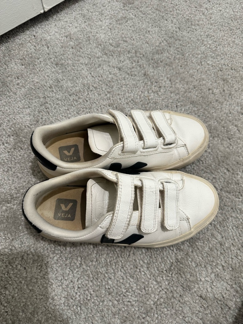 Veja Recife Leather White/Black Shoe Size 5 (FLAW/WEAR) - Picture 4 of 8